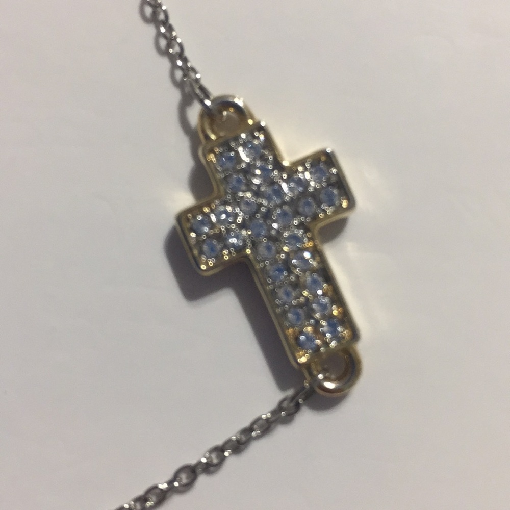 Cross Bracelet - Picture 2 of 3